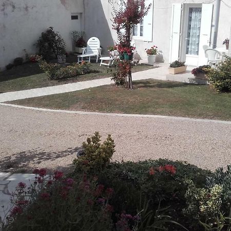 Gite Sur L'Estuaire De La Gironde Saint-Seurin-d'Uzet Exterior foto